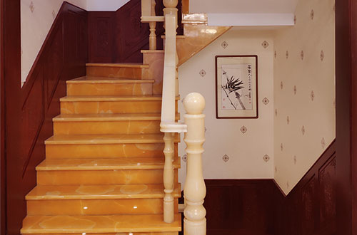 武强中式别墅室内汉白玉石楼梯的定制安装装饰效果
